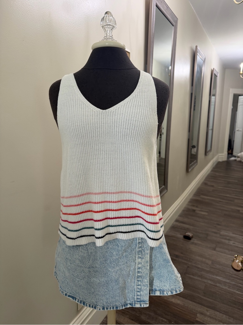 Women’s V-Neck White Knit Tank with Striped Hem Size Large